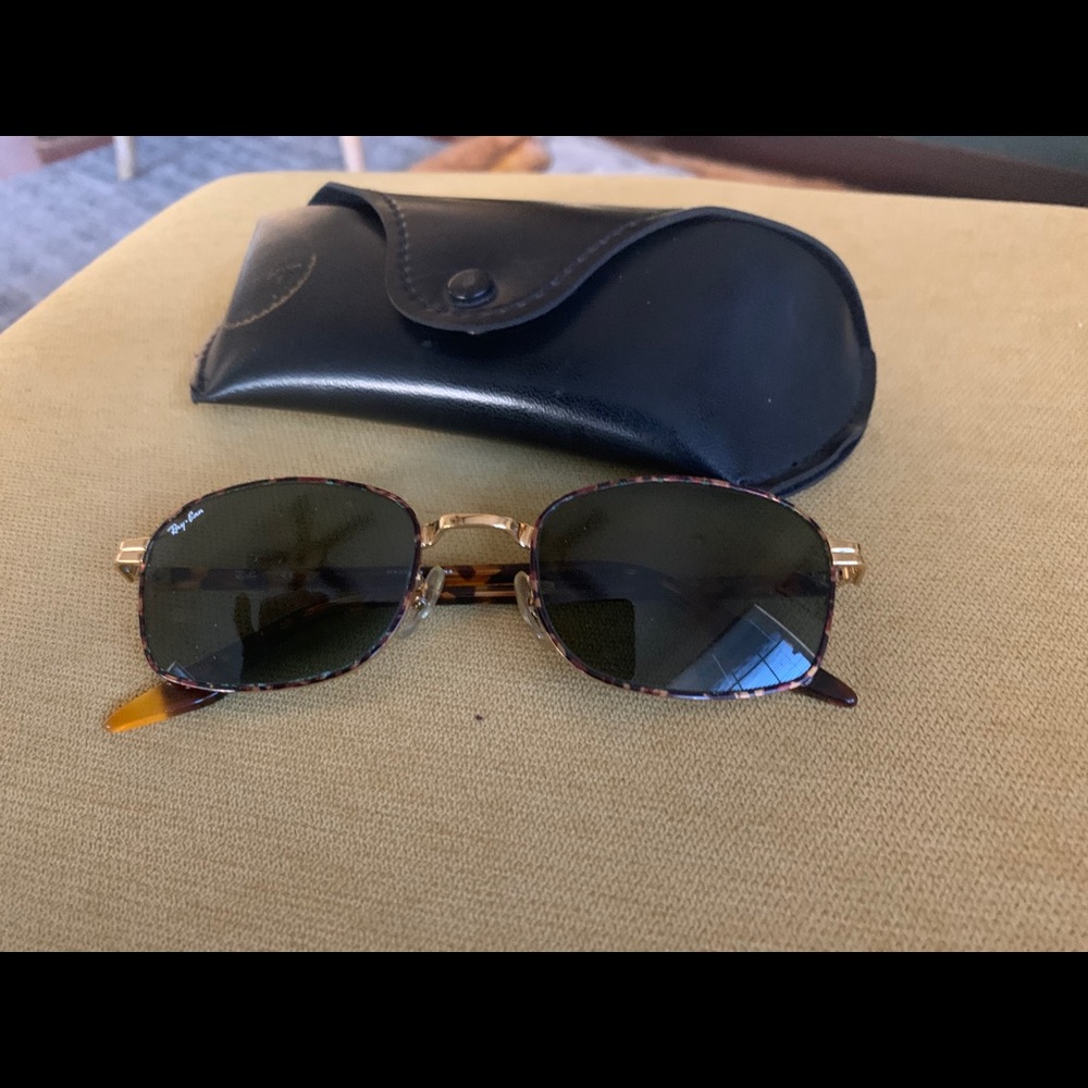 ♥️SALE♥️.   AUTHENTIC RAY BAN Vintage SUNGLASSES